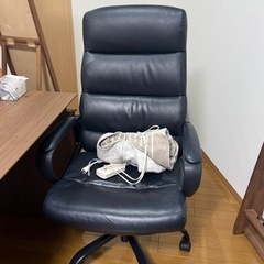 ニトリデスクと椅子の画像