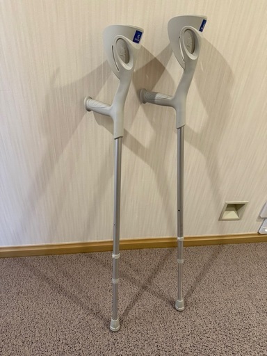松葉杖  crutches