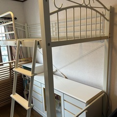 白いロフトベッド
の画像