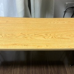 折りたたみ式テーブル
