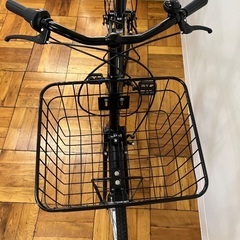 【新古品】★見物確認OK★自転車(27インチ/シマノ六段変速/オートライト/両立スタンド/ワイド前カゴ/つや消しブラック)の画像
