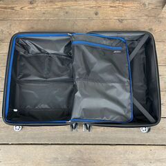 ACTUS フロントハーフオープン・キャリーケース・スーツケース（ブラック）の画像