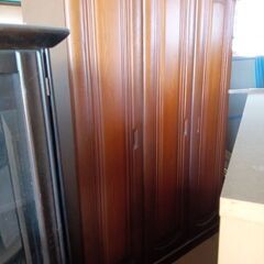 ①2040×1340×570の綺麗な洋服棚を売ります