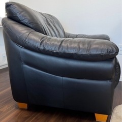【堀江オレンジストリート】 leatherworldオットマン付 ソファ オールド家具の画像