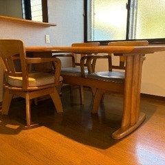 4人掛けダイニングテーブルセットの画像