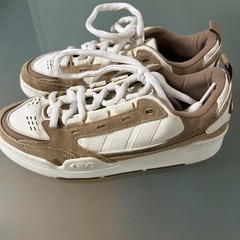 美品❗️アディダスローカットスニーカー‼️
の画像