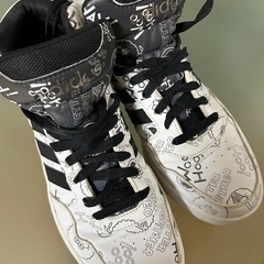美品、アディダスフープスミッド‼️の画像