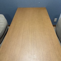 ダイニングテーブルの画像