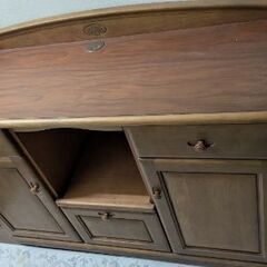 食器棚、炊飯器を置く棚の画像