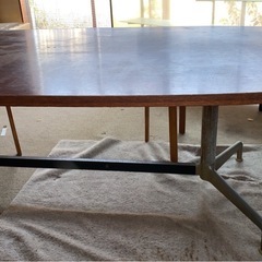 木製テーブルの画像