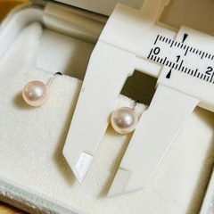 K14WG 中央宝石鑑別書付き イヤリングの画像