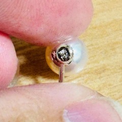 K14WG 中央宝石鑑別書付き イヤリングの画像