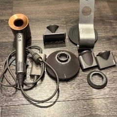 dyson ドライヤー　ゴールド