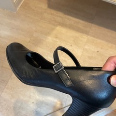 パンプス　ストラップ付き　23センチの画像