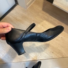 パンプス　ストラップ付き　23センチの画像