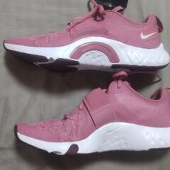 【まだ受付中･送付可能】新品タグ付 NIKE ナイキ スニーカー ウィメンズ リニュー インシーズン 8/25cm スニーカー ピンク 早い者勝ちです✨✨の画像