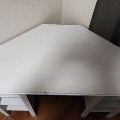 IKEAの机の画像