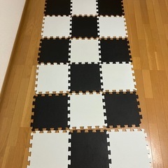 白、黒のクッションフロア１８個