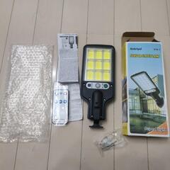 未使用品ですが…根元の取り付け部品無し　太陽光蓄電式人感LEDリ...