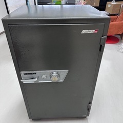 〈再募集〉大型金庫  　CROWN  とびら付耐火庫 暗証番号付き   の画像