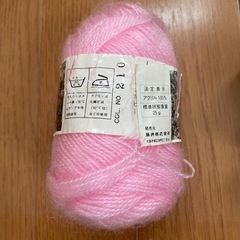 アクリル100%ピンク糸　と　ミシン糸セットの画像