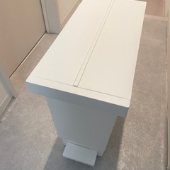 ゴミ箱　32L  ペダル式　両開き　ホワイトの画像