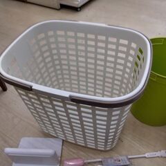 ほぼ未使用　キッチン用品まとめ売り　ランドリーバスケット　ゴミ箱...