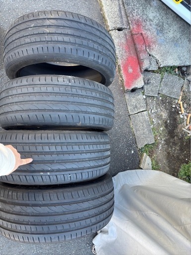 245/40-20 タイヤ4本