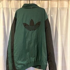 アディダスオリジナルスナイロンジャケット
の画像