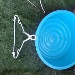 植木鉢を置く陶器と、たらい