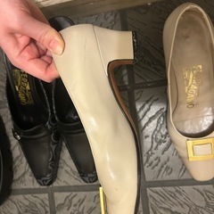 フェラガモ　パンプスの画像