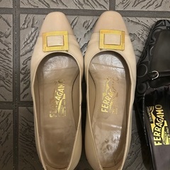 フェラガモ　パンプス