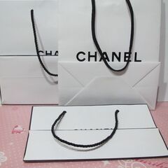 💗白いシャネルの手提げ袋　ＣＨＡＮＥＬ買い物袋３枚組　ショップにて購入のものの画像