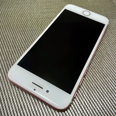 iPhone 7  〈海外限定品〉　ほぼ新品　お値下げ歓迎しますの画像