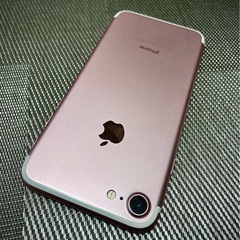 iPhone 7  〈海外限定品〉　ほぼ新品　お値下げ歓迎しますの画像