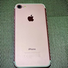 iPhone 7  〈海外限定品〉　ほぼ新品　お値下げ歓迎しますの画像