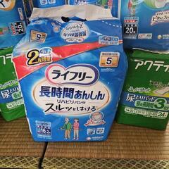 ライフリーリハビリパンツM18枚入」×5パック
「ライフリー紙パンツ用パッド男女共用20枚入」×２パック
「アクティ尿取りパッド20×48cm24枚入」×２パックの画像