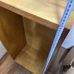 四角の家具？重厚な木の多目的台の画像