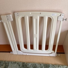 ベビーゲート、イケアおもちゃ棚、おもちゃなど