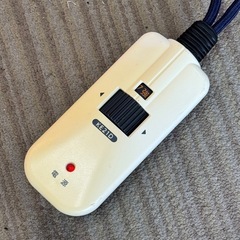 【超美品‼️】定価17,900円♪ ユアサ 2020年製 直径80cm カジュアルこたつ 家具調コタツ 円形 手元コントローラー 木目調ライトブラウン♪の画像