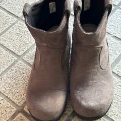 グレーブーツ