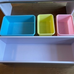 本棚付き収納ラックの画像