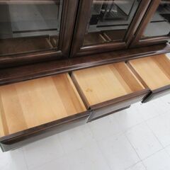 近藤木工 食器棚 カップボード 幅120×奥行45×高さ195cm 3枚扉 ダークブラウン系 大型 キッチン収納 収納家具 苫小牧西店の画像