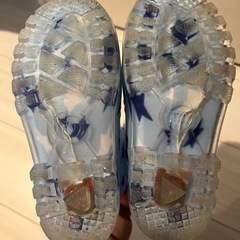 光る長靴の画像