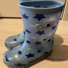 光る長靴の画像