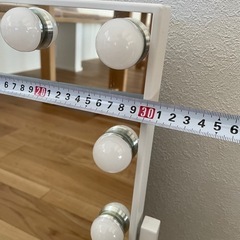 照明付き　化粧鏡の画像