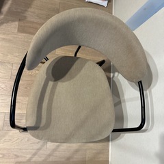 チェア　ベージュの画像