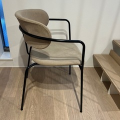 チェア　ベージュの画像