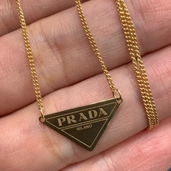プラダ　ミニトライアングル　ネックレス　750 18金　箱