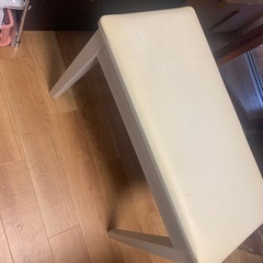 ピアノ椅子の画像